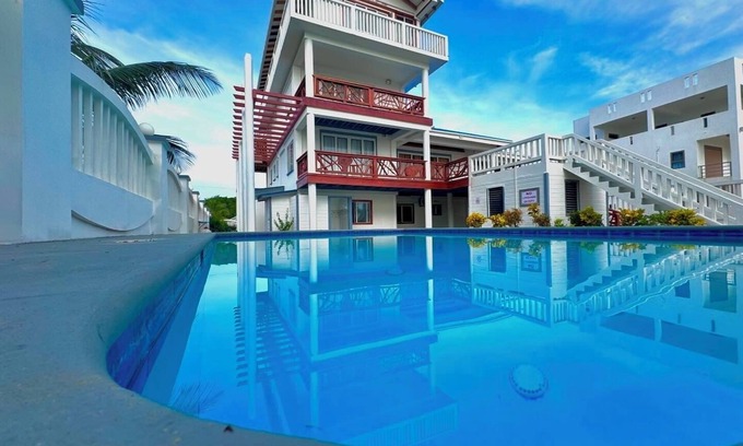 Sittee River Villa | All-inclusive Oceanfront Villa: 7 bedrooms-7 bathrooms-sleeps 16+!