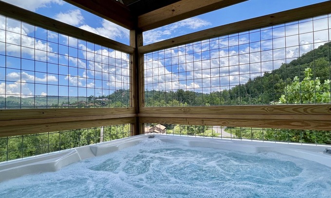 Gatlinburg Cabin | All new cabin near Gatlinburg and Park! Views, Hot Tub, Wifi, Sauna, Video Games