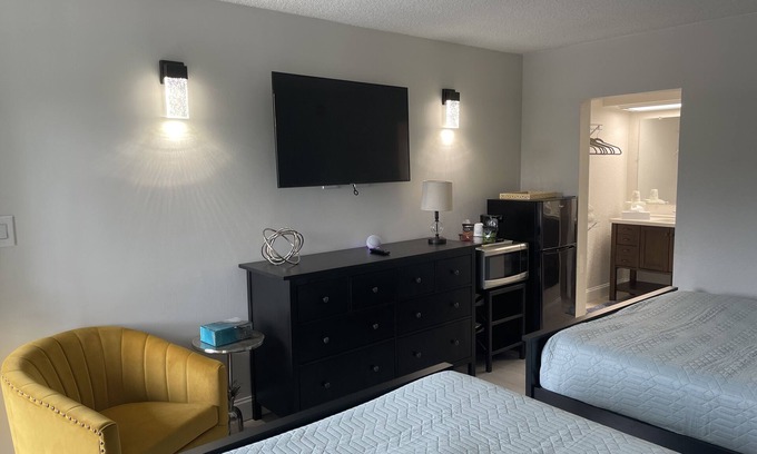 Trailer Estates Apartment | All-New, Comfortable, Huge Pool, Grill & Tiki Bar