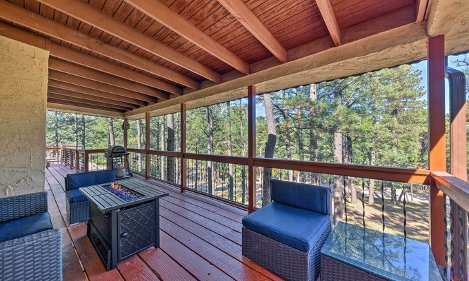 Alto Condo | All-Season Alto Getaway w/Fire Pit & Deck!