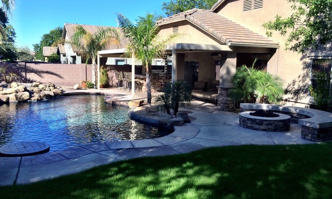 Power Ranch House | All The Bells & Whistles: Pool, Hot Tub, Gas Firepit, Bbq, Pool Table, Ping Pong