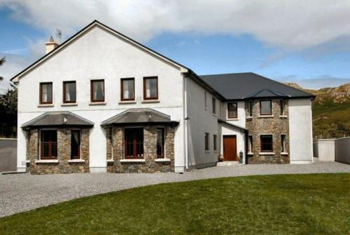 Clifden House | All the Twos Lodge