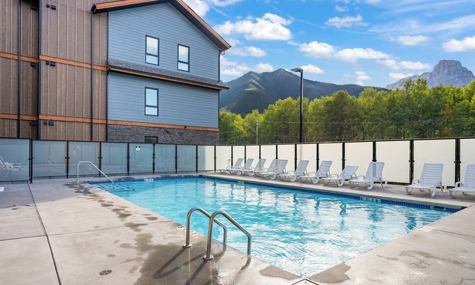 Copperstone Resort Apartment | All Year Heated Pool & Tub! New!