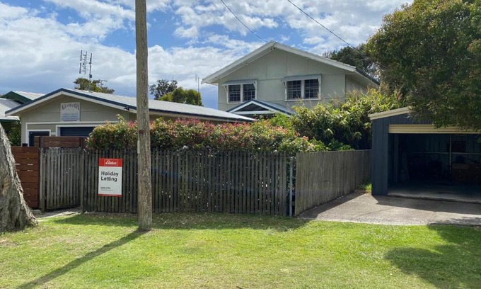 Crescent Head House | Allamanda House, 3 Willow Street