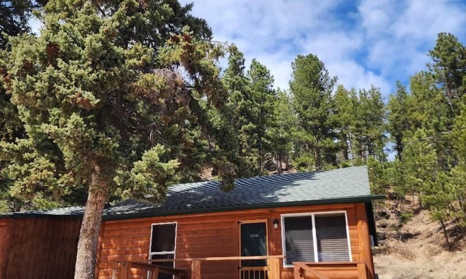Hill City Cabin | Allen Gulch Cabins is the perfect location to stay and explore the Black Hills!
