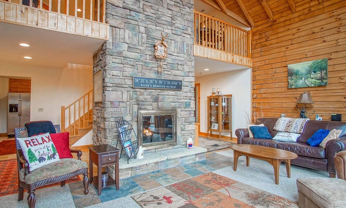 Slatyfork Farm House | Allens Mountain Retreat 4 Br Outdoor Hot Tub Short Drive to Snowshoe Mountain Slopes