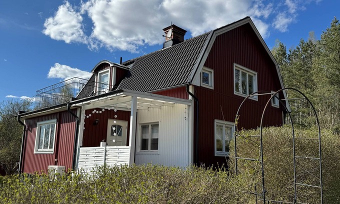 Hultsfred House | Allergy-friendly Swedish house with lake view and fireplace in Hultsfred, Småland