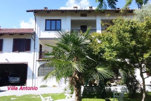 Biella Apartment | Alloggio grazioso con vista giardino e parcheggio