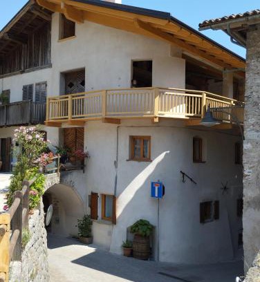 Dorsino Apartment | Alloggio Turistico LA VECIA DEL BORGO
