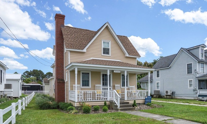 Chincoteague House | Almost Heaven - Pet friendly; Waterfront home!