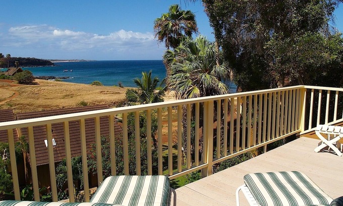 Maunaloa Condo | ALMOST OCEAN FRONT.Deluxe Renovated Expansive Ocean View