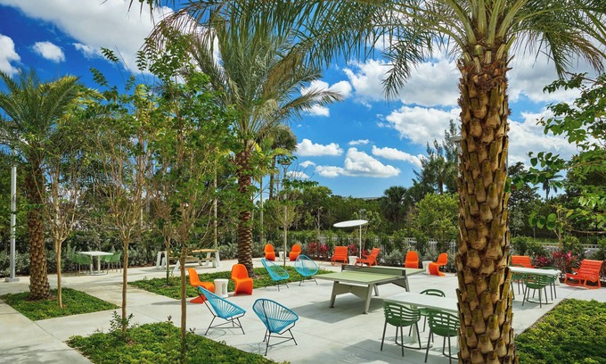 Ludlam Hotel | Aloft Miami Airport