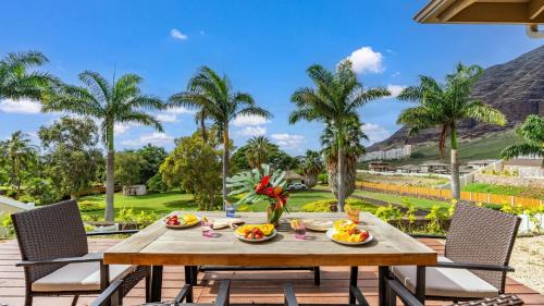 Makaha Valley House | Aloha Breeze by AvantStay Ocean View Near Beach