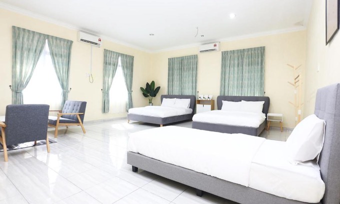 Kampong Raja House | Aloha Chalet