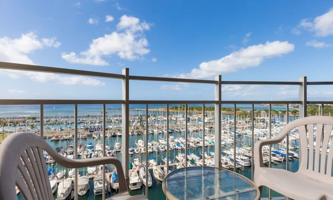 Waikiki Condo | Aloha Condos, Ilikai Marina, Condo 1286, Oceanfront, AC