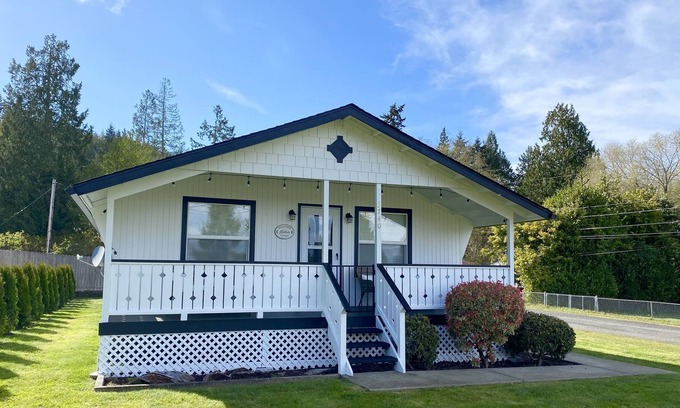 Port Ludlow Cottage | Aloha Cottage, a cute and cozy cottage near Port Ludlow