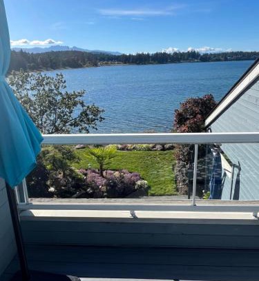 Regional District of Nanaimo Apartment | Aloha Cottage, Nanoose Bay - 2 Bdrm Oceanfront Unit with Private Deck
