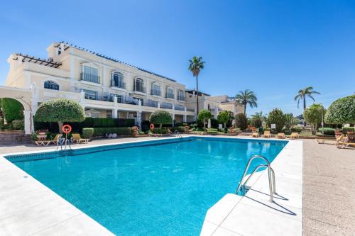 Marbella Apartment | Aloha Gardens Rooftop Terrace Pools Views