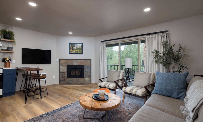 Century West Condo | Alpenglow Haus- Stay for 4!
