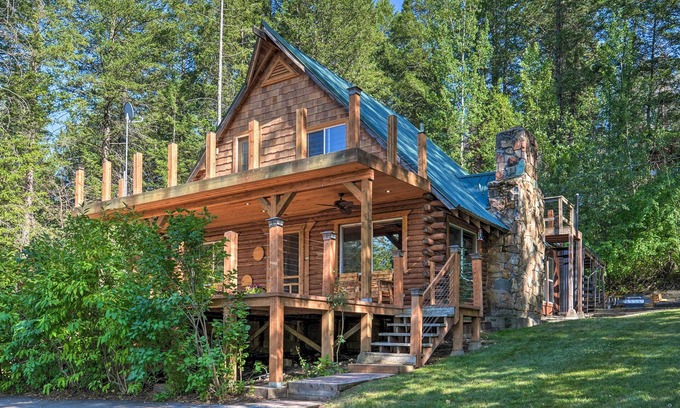 Alpine Cabin | Alpine Adventures: Cozy Log Cabin w/Deck & Views!