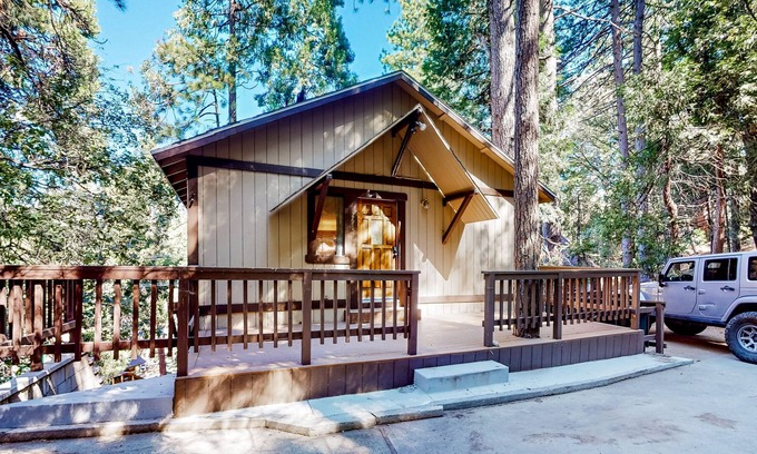 Blue Jay Cabin | Alpine cabin with furnished deck, fireplace & inviting interior