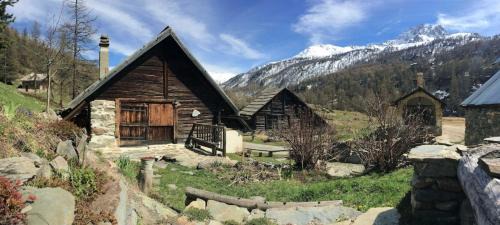 Nevache Ski Chalet | Alpine Chalet 1800m le Petit Fontcouverte Névache