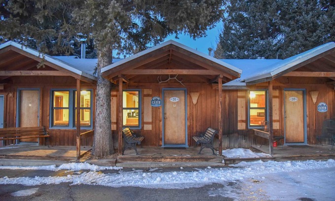 Red River Cabin | Alpine Lodge