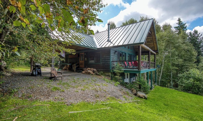 Rangeley House | Alpine Loon Lodge - Just a mile from downtown Rangeley with lake views!