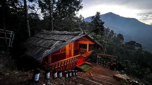 Kanthalloor House | Alpine Mud house Kanthalloor