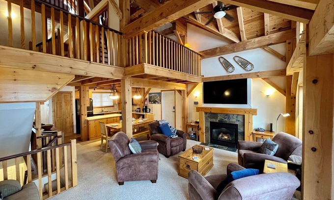Big White Ski Resort Ski Chalet | Alpine Timber Luxury Chalet w/Hot Tub