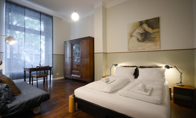 Prenzlauer Berg Apartment | Altbauwohnung mit 3 Bädern (PB6)