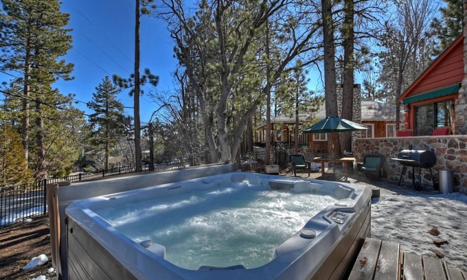 Big Bear Lake Cabin | Altitude Escape By Destination Big Bear: Spa! Close to the Lake, Marinas and Village! Fenced Yard! Pet Friendly!