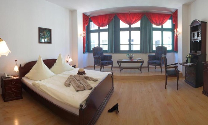 Meiningen House | Altstadthotel Garni Schlundhaus & Rautenkranz