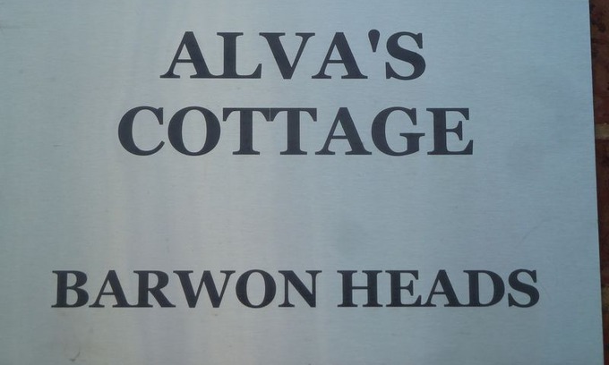 Barwon Heads Cottage | Alva's Cottage - walk to shops, cafes and beaches
