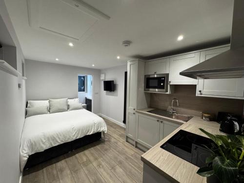 Lee-on-the-Solent Apartment | Alver Lodge , Self contained studio