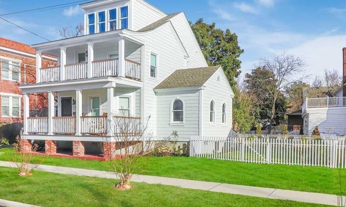 Cape Charles House | Always Sunny - One Block To The Beach, Sleeps 10