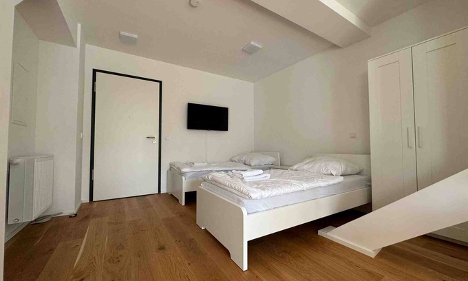 Amberg Apartment | (AM1114) Modern mechanic's apartment/temporary apartment