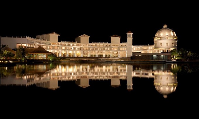 Hadapsar Hotel | Amanora The Fern Hotels & Club