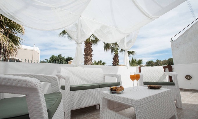 Agios Georgios Cottage | Amantes Amentes - Beach House Santorini