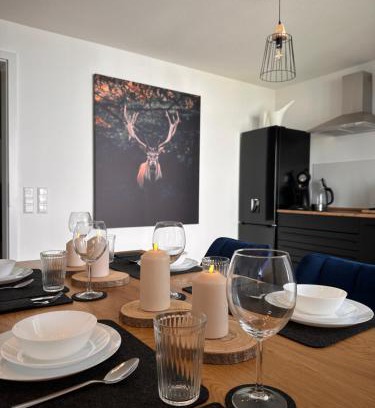 Elgersweier Apartment | AMAO Indigo - Rollstuhlgerechte Suite - 62 qm - Balkon & Tiefgarage - Aufzug - Kingsize-Bett - Nähe Messelevator