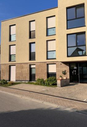 Rheinhausen Apartment | AMAO Sepia - 86 m2 Apartment - Balcony - King-Size Beds - Free Parking - Near Europa-Park - Up to 12 Guests with 2 Units