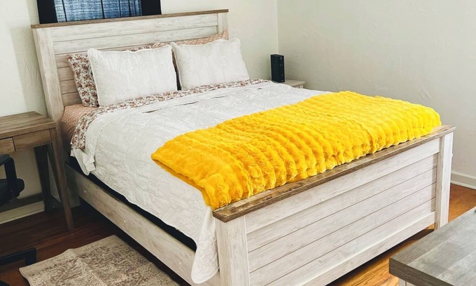 Amarillo House | Amarillo By Morning Charming 2-bedroom house in fantastic Amarillo with WiFi, AC