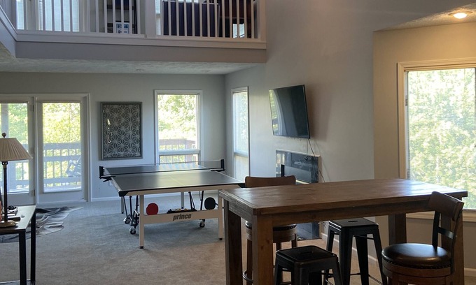 Avoca House | Amazing 2-bedroom condo on the lake
