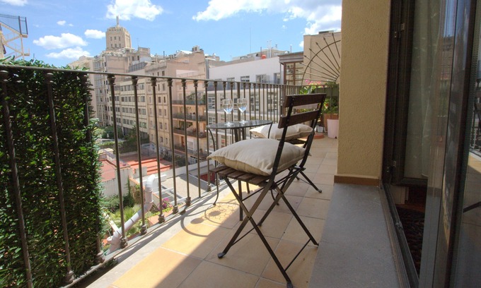 Eixample Apartment | Amazing 2 br apartment near Plaza Catalunya