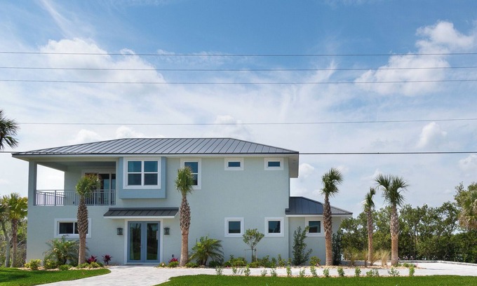 New Smyrna Beach House | Amazing 3-bedroom house across the street from the beach in New Smyrna Beach, FL