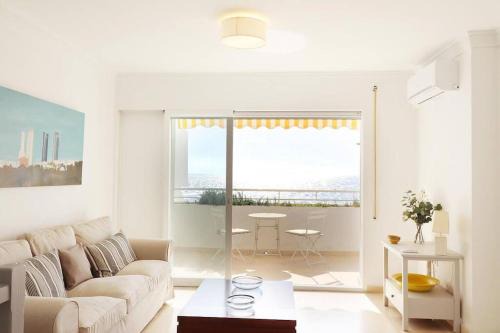 Marbella Apartment | Amazing 3bedroom flat with seafront views & pool by SharingCo