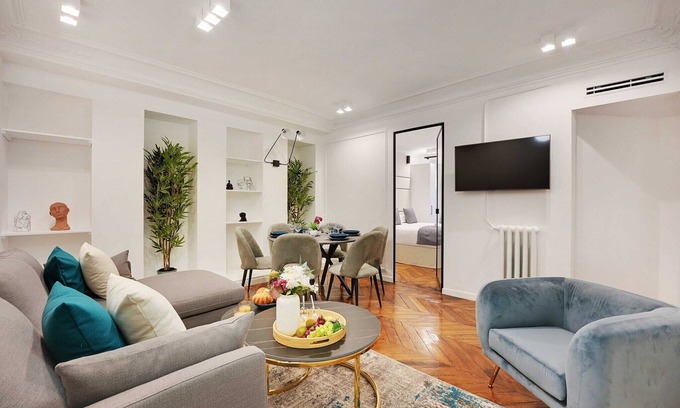 9th Arrondissement Apartment | Amazing Apartment - 2BR/6P - Gare Saint-Lazare