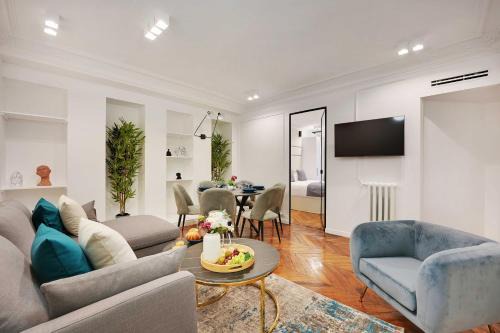 9th Arrondissement Apartment | Amazing Apartment - 2BR-6P - Gare Saint-Lazare