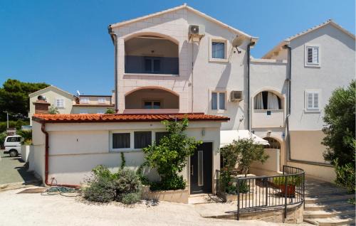 Bol Apartment | Amazing Apartment In Bol With Wifi