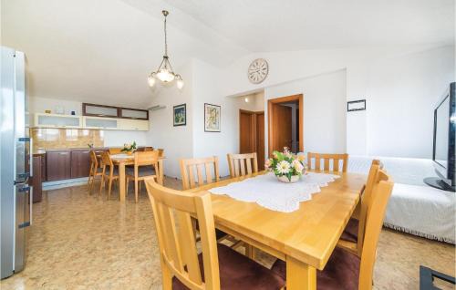 Rudine Apartment | Amazing Apartment In Kastel Novi